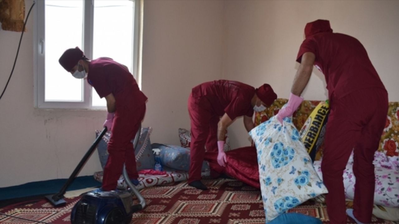 Hakkari'de "vefa" ekibi yaşlı ve engellilerin gönlüne dokunuyor