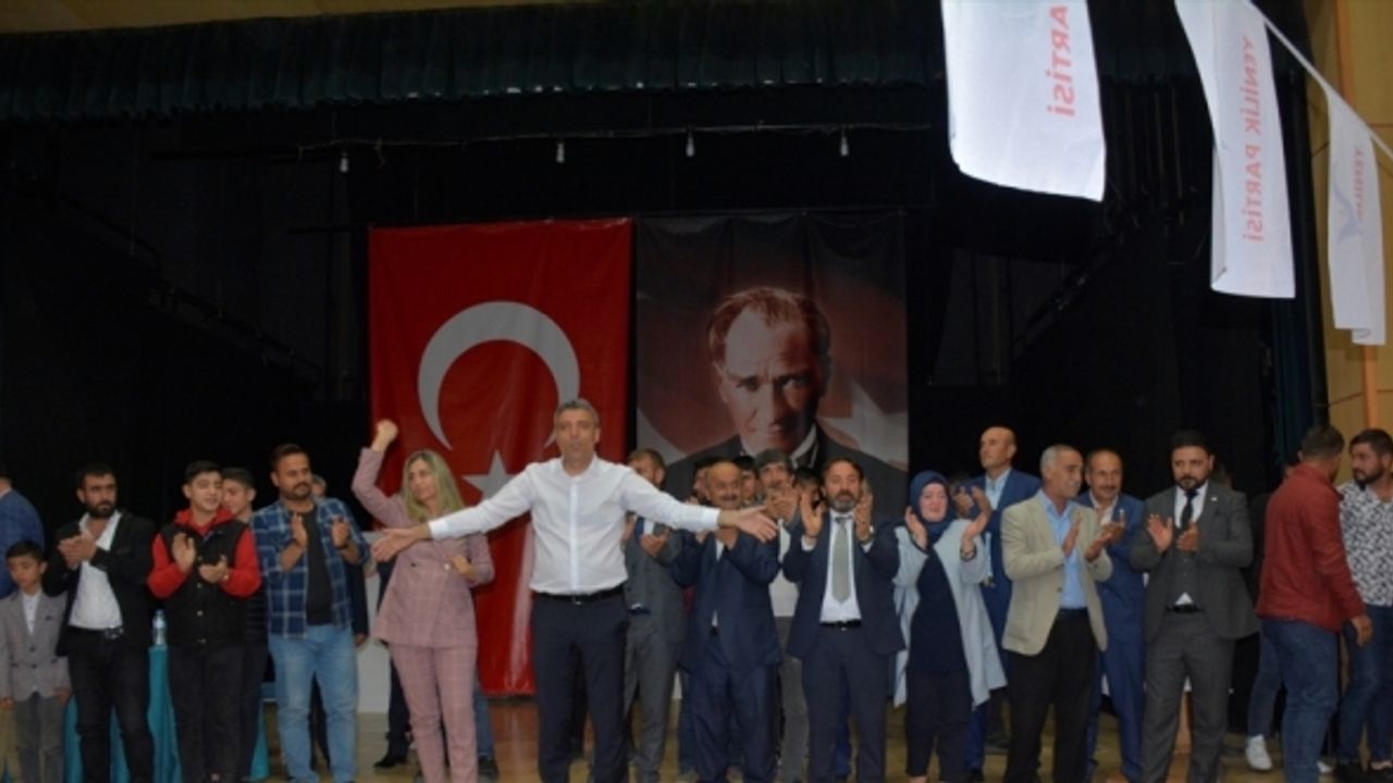 Yenilik Partisi Genel Başkanı Yılmaz, Bitlis'te partisinin kongresine katıldı