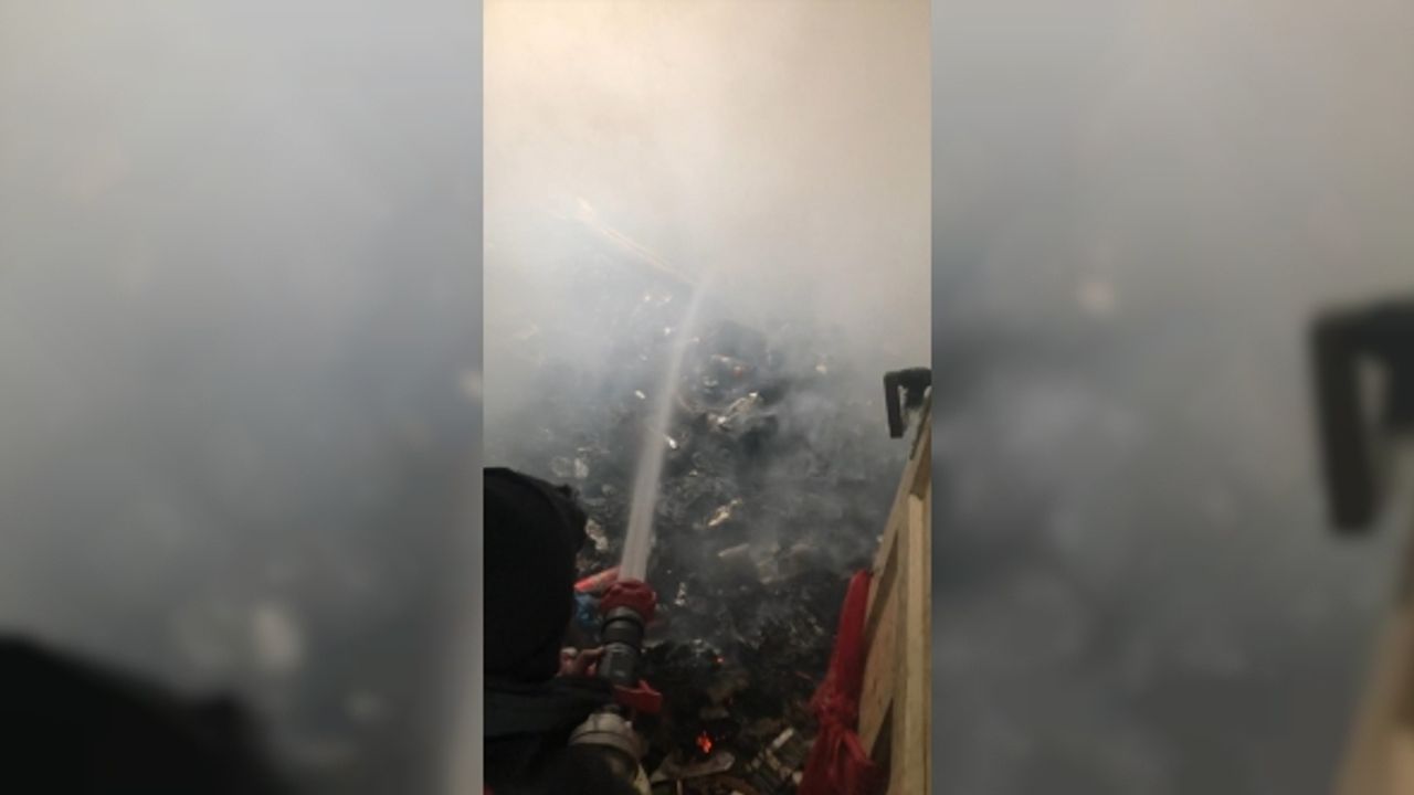 Bingöl'de metruk binada çıkan yangın söndürüldü
