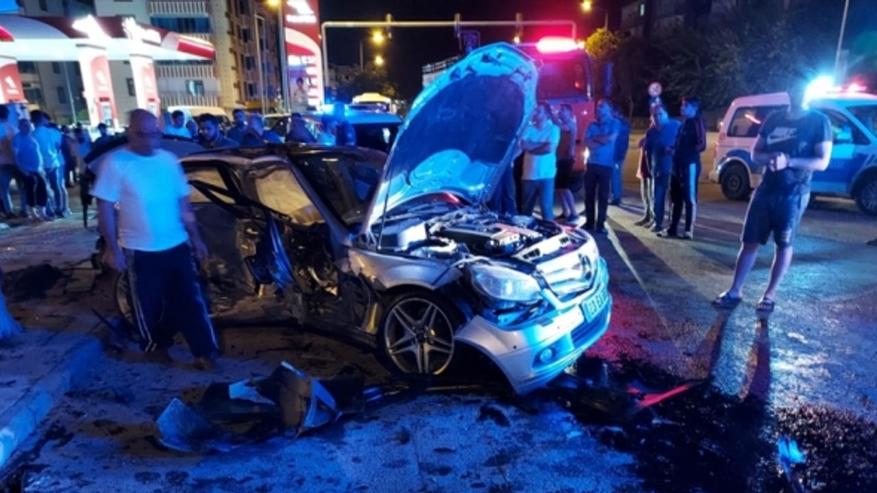 Elazığ'da iki otomobilin çarpıştığı kazada 3 kişi yaralandı