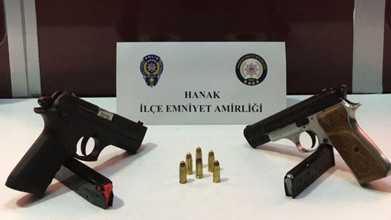 Ardahan'da kaçak silah ticareti yaptığı iddiasıyla 2 şüpheli yakalandı
