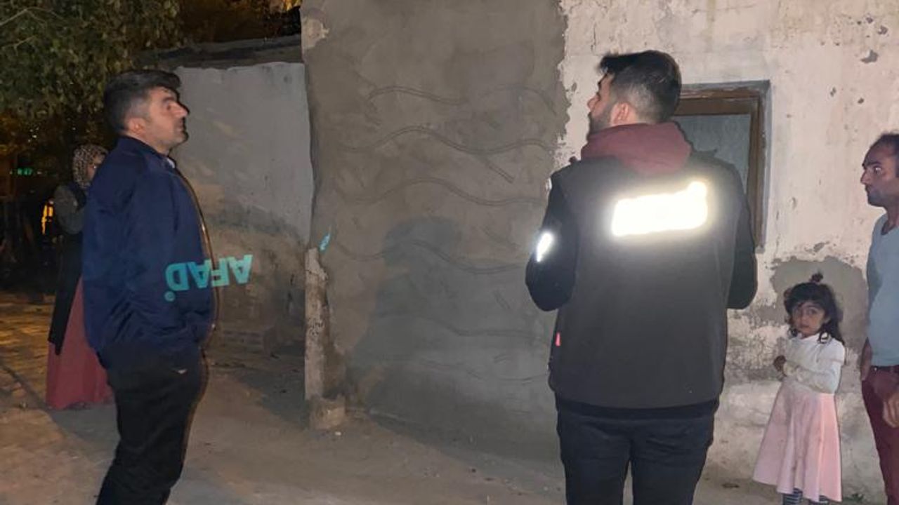 Ardahan'daki depremde Kars'ta 26 yapıda hasar oluştu