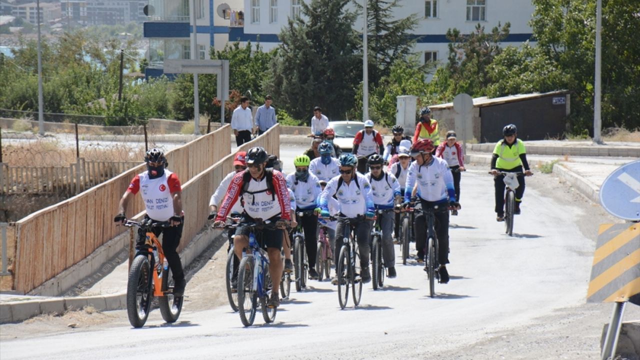 Bitlis'te gönüllüler 40 kilometrelik parkurda pedal çevirdi