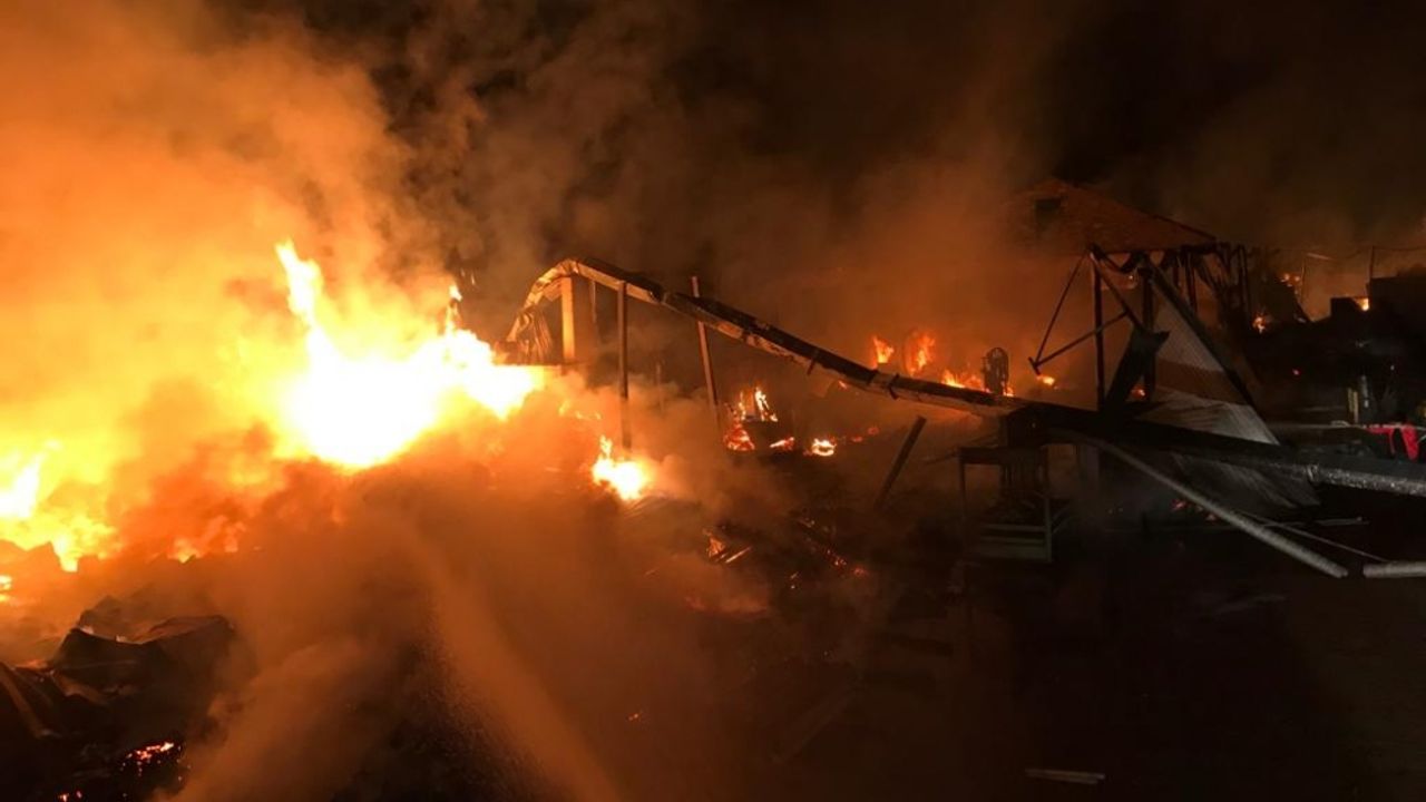 Erzurum'da kereste fabrikasında çıkan yangın söndürüldü