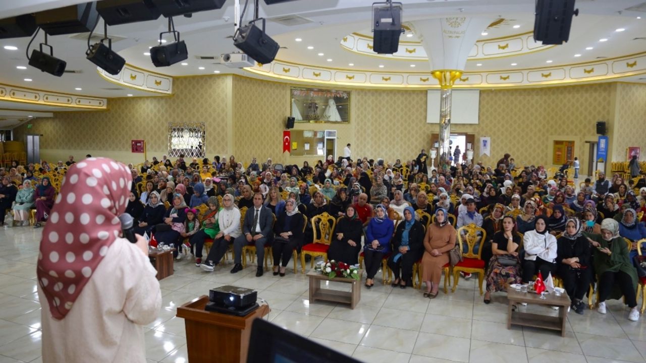 Tuşba'da kadınlara yönelik seminer