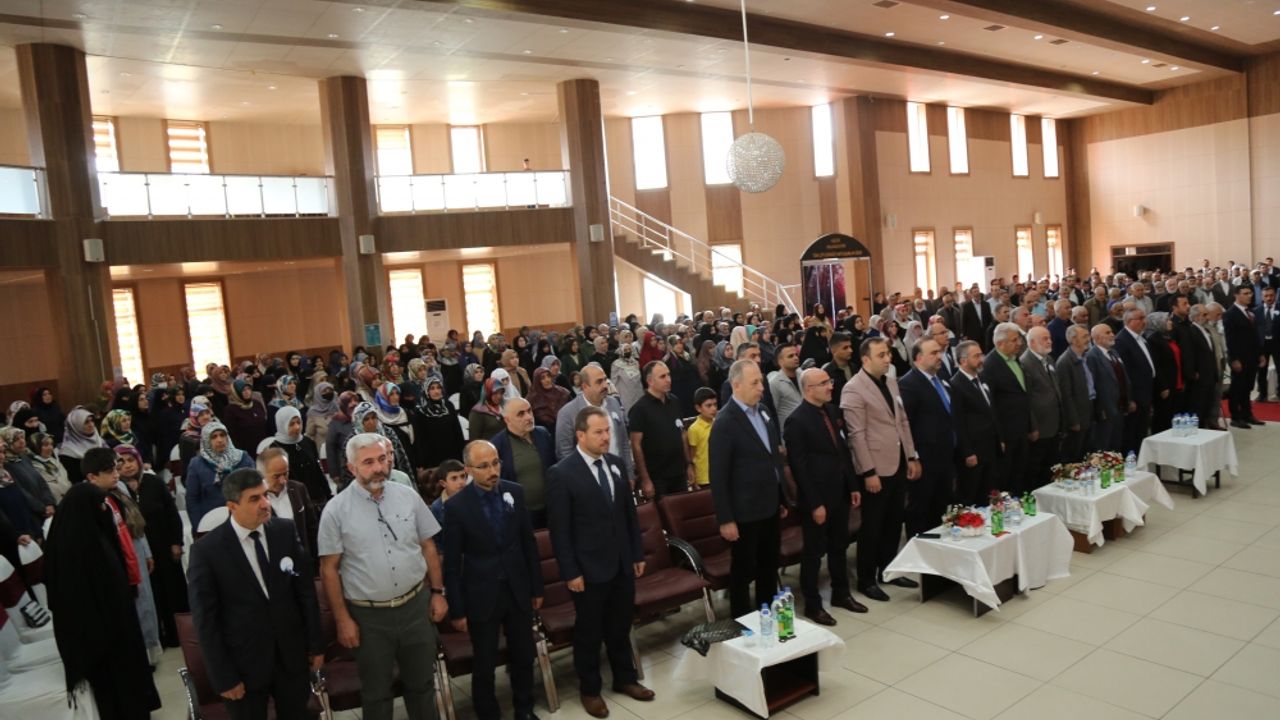 Oltu'da "Peygamberimiz cami ve irşat" konulu konferans düzenlendi