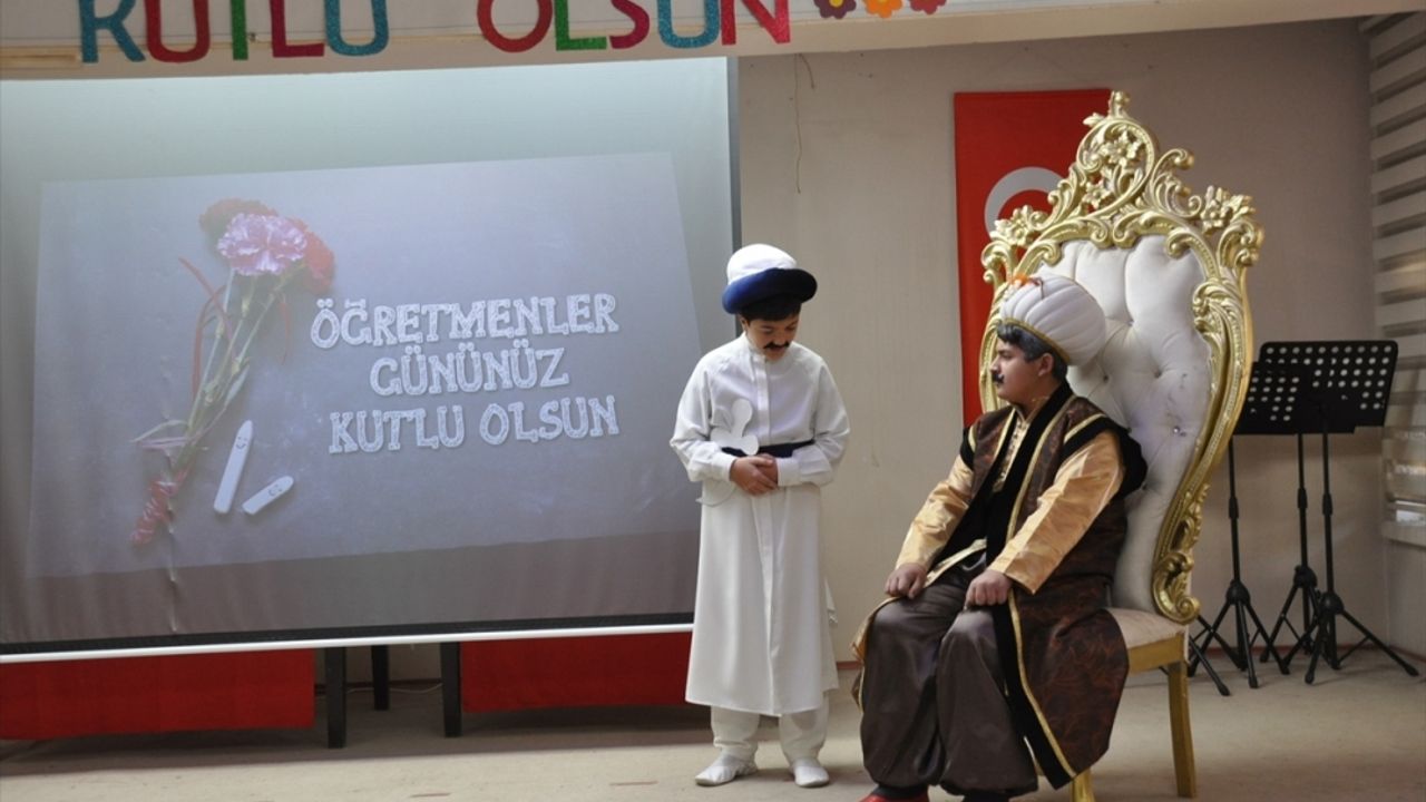 Bulanık'ta 24 Kasım Öğretmenler Günü kutlandı