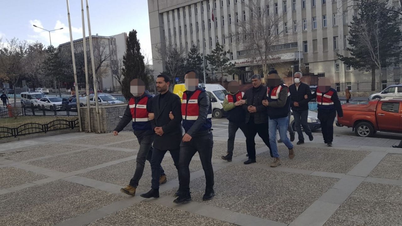 Erzurum'da PKK/KCK propagandası yaptıkları iddiasıyla 15 zanlı yakalandı