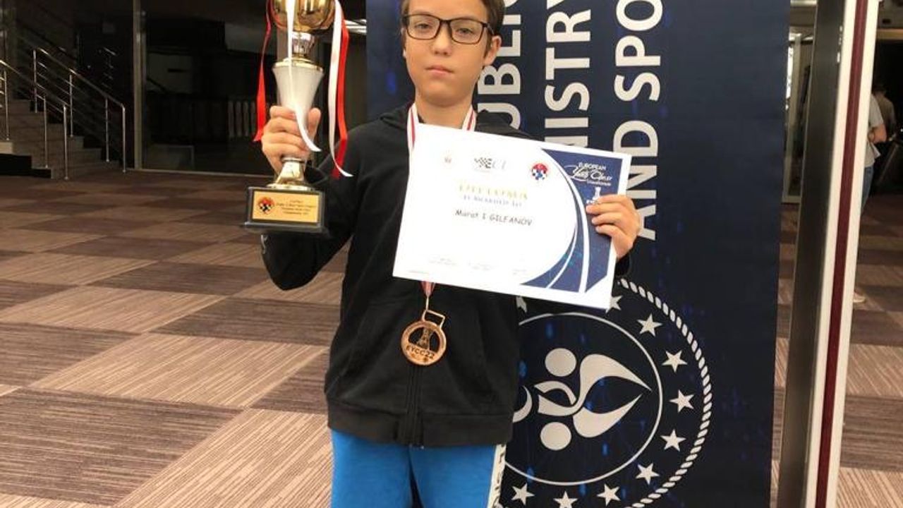 Gökkuşağı Koleji'ne "Avrupa Gençler Satranç Şampiyonası"nda bronz madalya