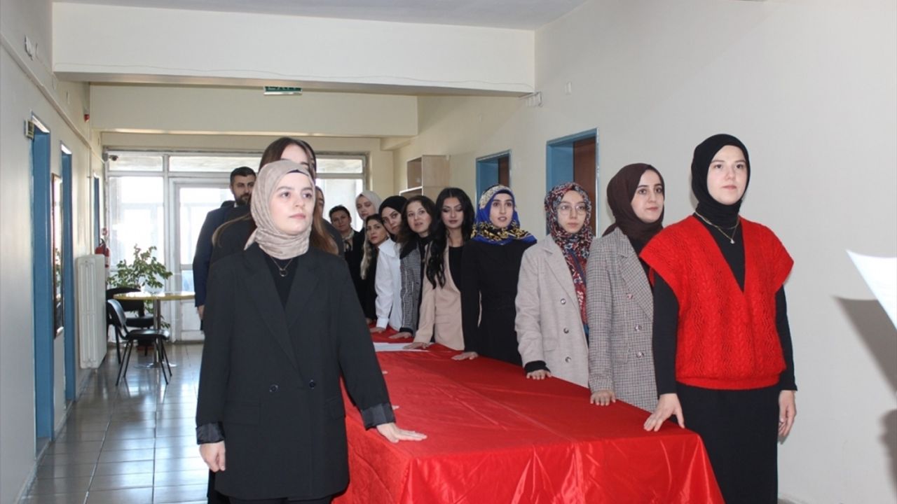 Kars'ın ilçelerinde Öğretmenler Günü kutlandı