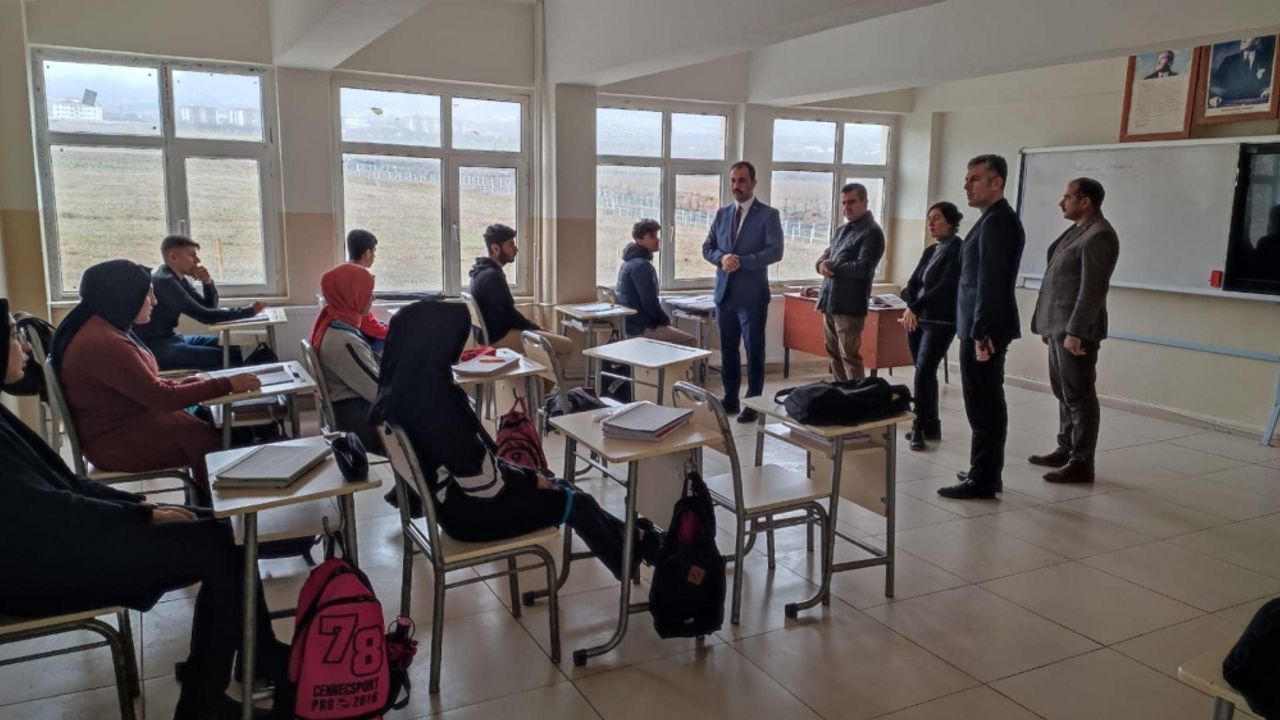 Baskil Kaymakamı Kundakçı'dan okul ziyareti