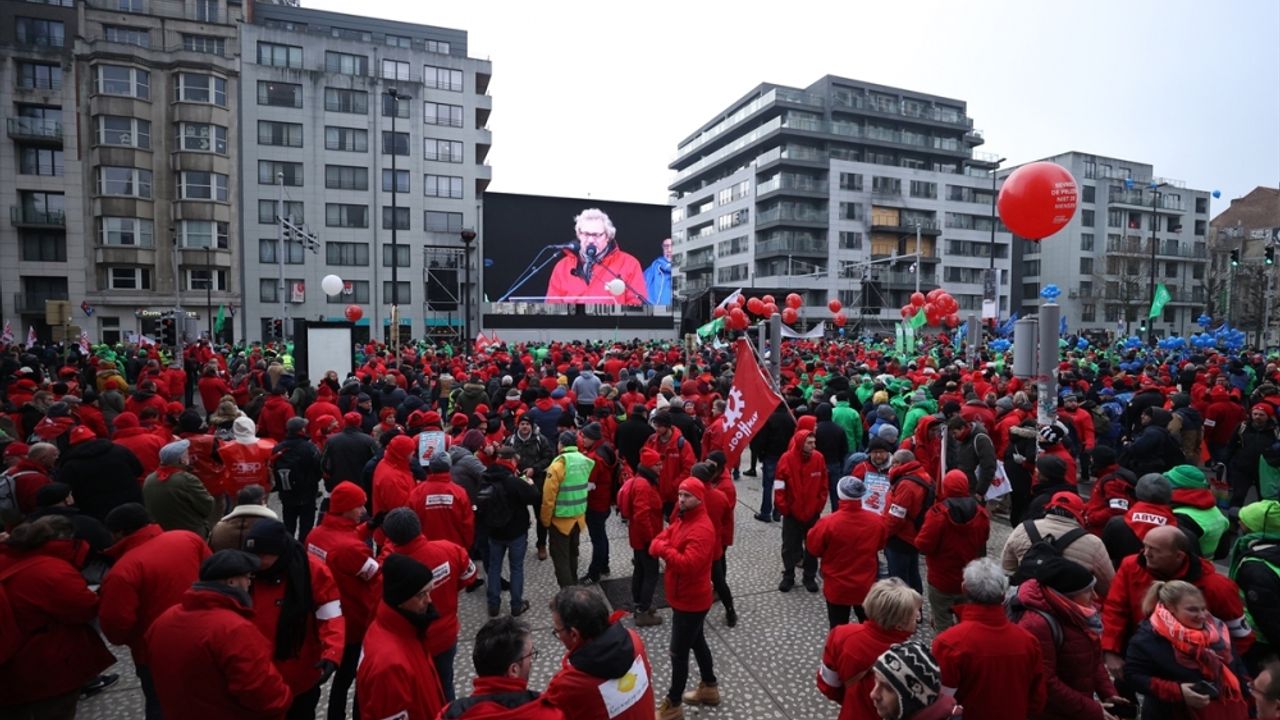 Belçika'da çalışanlar hayat pahalılığını protesto için greve gitti
