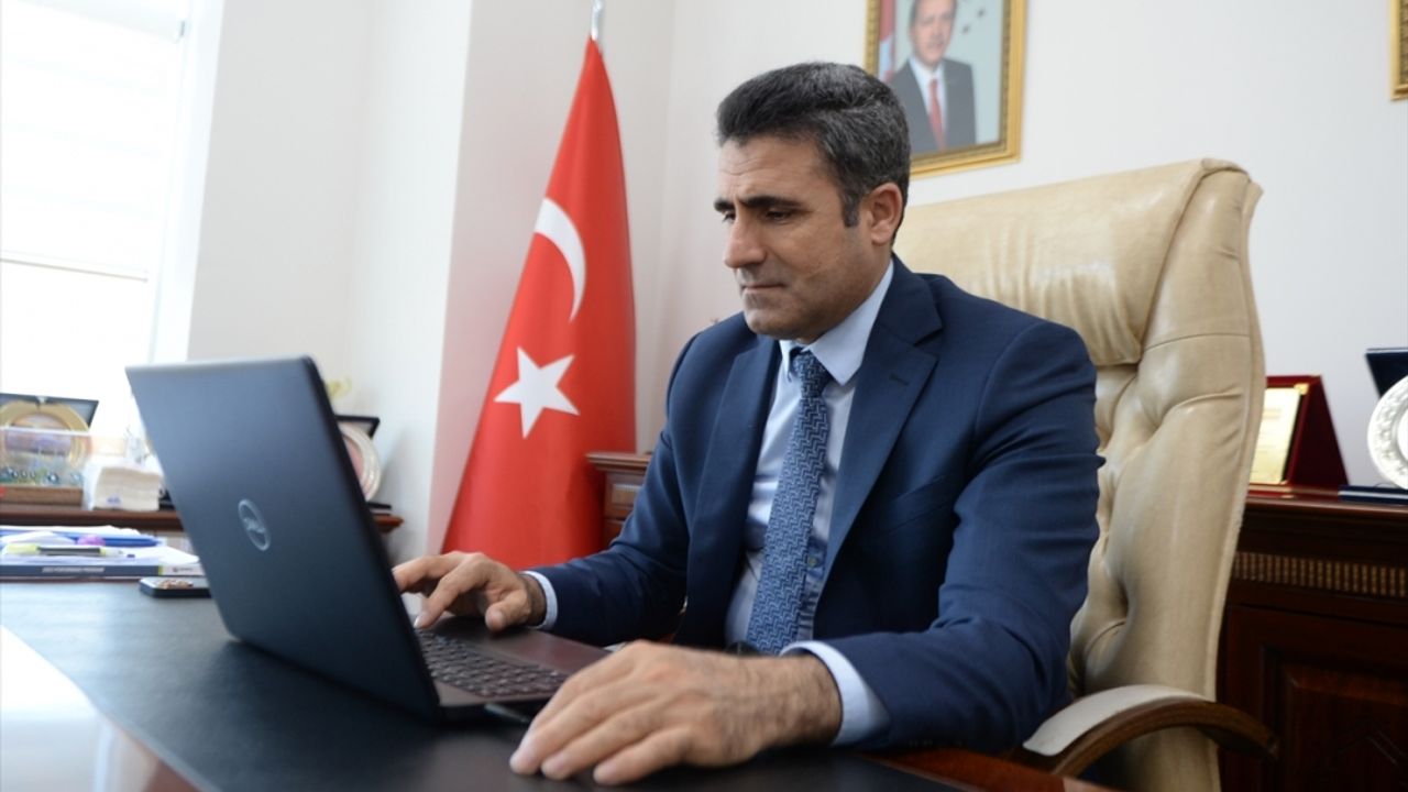 Bingöl Belediye Başkanı Arıkan, AA'nın "Yılın Fotoğrafları" oylamasına katıldı