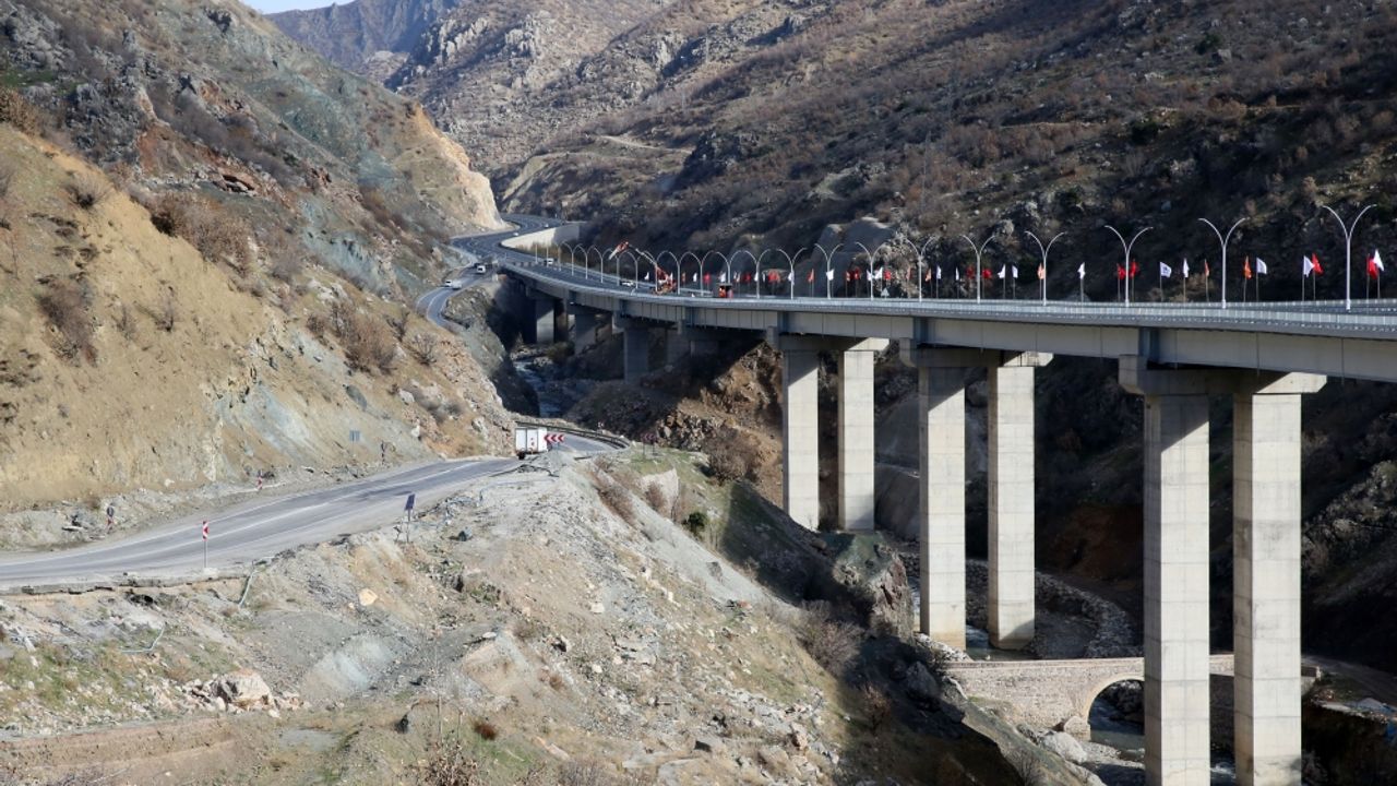 Bitlis'te ulaşımı güvenli hale getirecek viyadük yarın açılacak