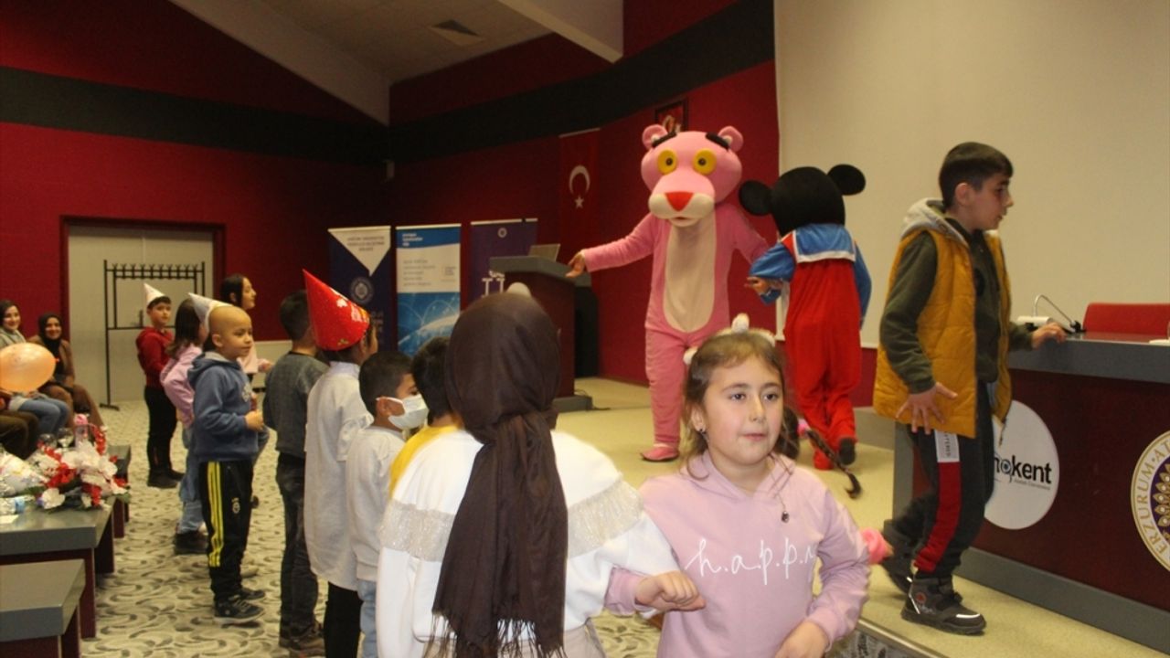 Erzurum'da gönüllü gençler lösemili çocuklara moral verdi