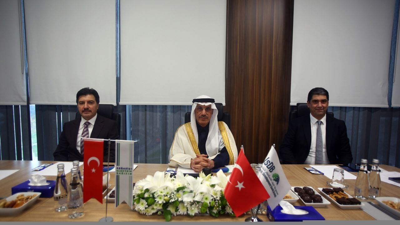 İslam Kalkınma Bankası ve Türkiye Kalkınma ve Yatırım Bankası yetkilileri BEDAŞ'ı ziyaret etti