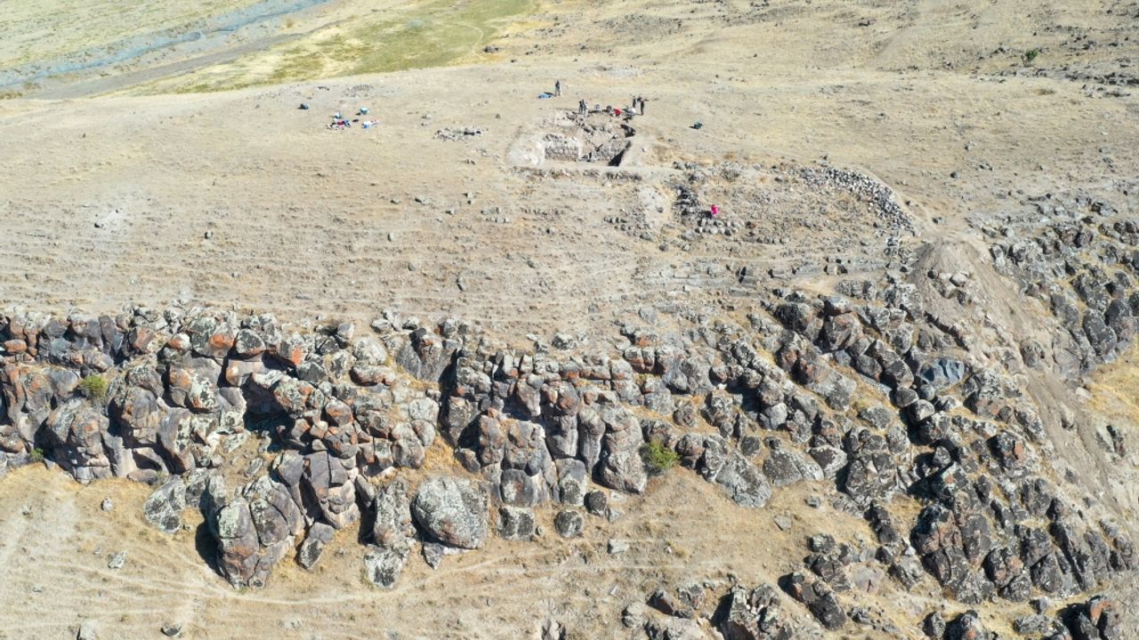 Körzüt Kalesi kalıntısında Urartu Kralı Menua'nın inşa ettirdiği ikinci tapınak bulundu