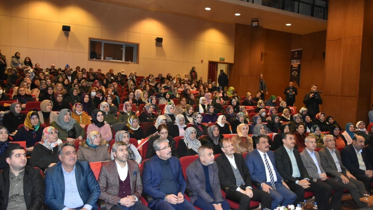 Malatya'da "AK Parti Siyaset Akademisi Kadın Eğitim Programı" düzenlendi
