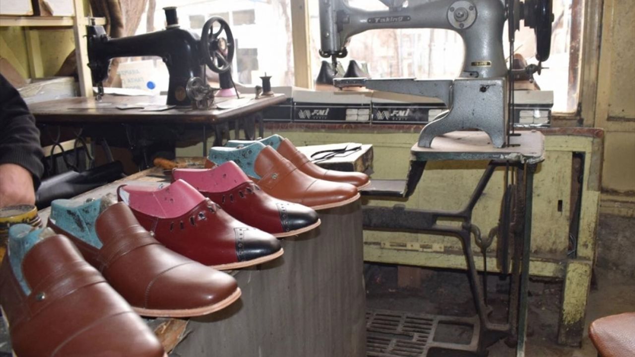 Malatya'da "Arapgir tahta çivili ayakkabı" coğrafi işaret tescil belgesi aldı
