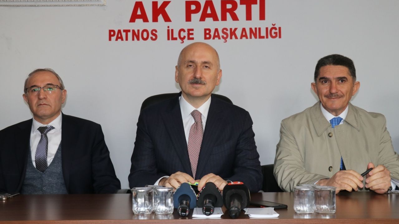 Ulaştırma ve Altyapı Bakanı Karaismailoğlu Ağrı Patnos'ta partililerle buluştu: