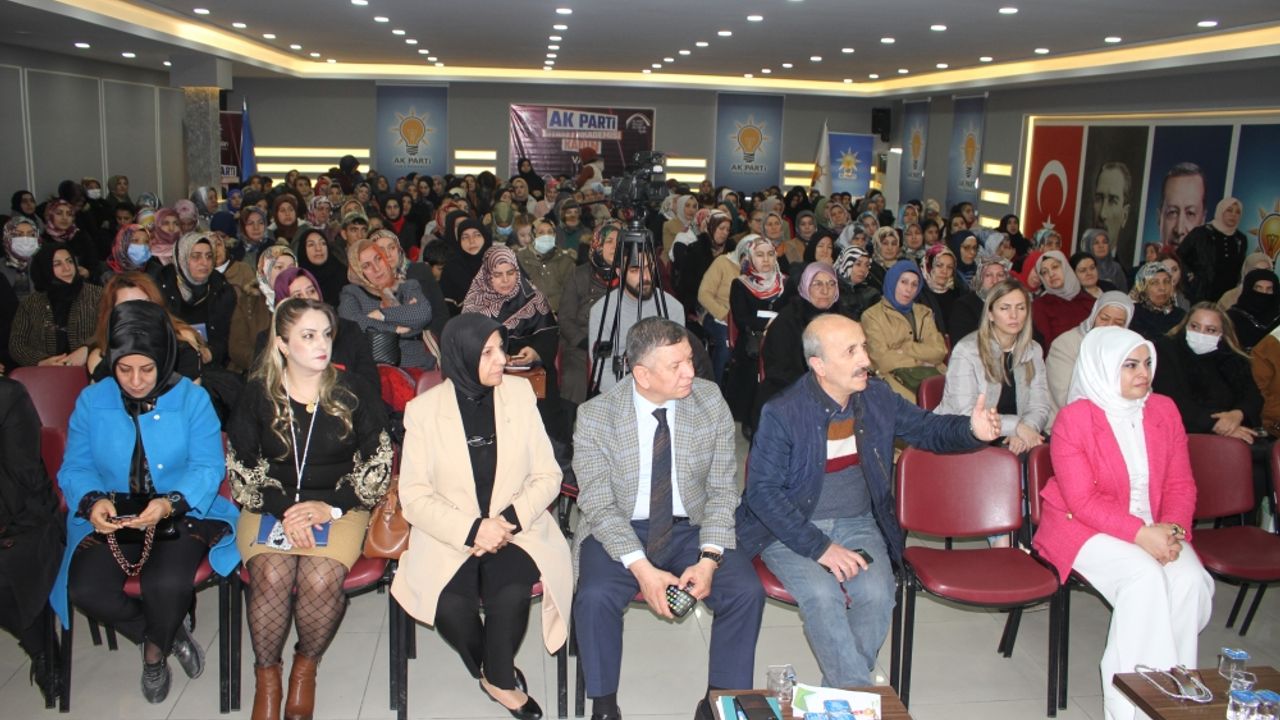 Van'da "AK Parti Siyaset Akademisi Kadın Eğitim Programı" düzenlendi
