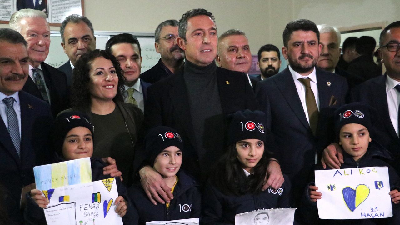 Fenerbahçe Başkanı Ali Koç, Dersim'de öğrencilerle buluştu