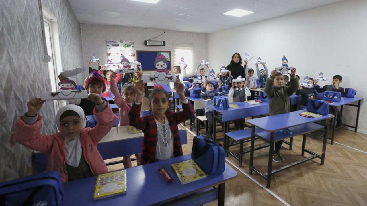Ahıska Türkü öğrenciler, Türkiye'de ilk karnelerini aldı