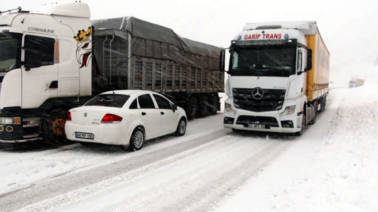 Tunceli-Erzincan karayolu kardan kapandı