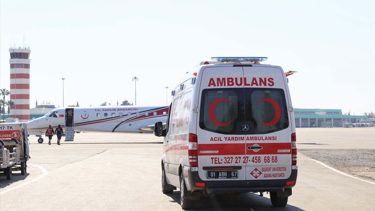 ADANA - Yaralı depremzedelerin hava yoluyla Ankara'ya sevki devam ediyor