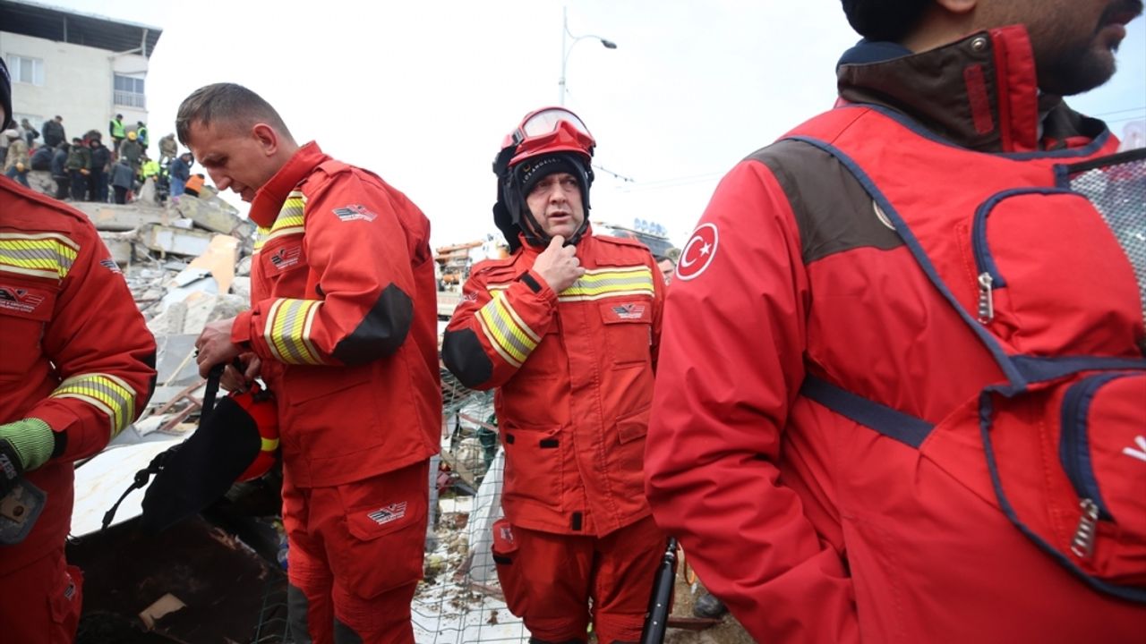 Arnavutluk ekibi Malatya'daki arama kurtarma çalışmalarına katıldı