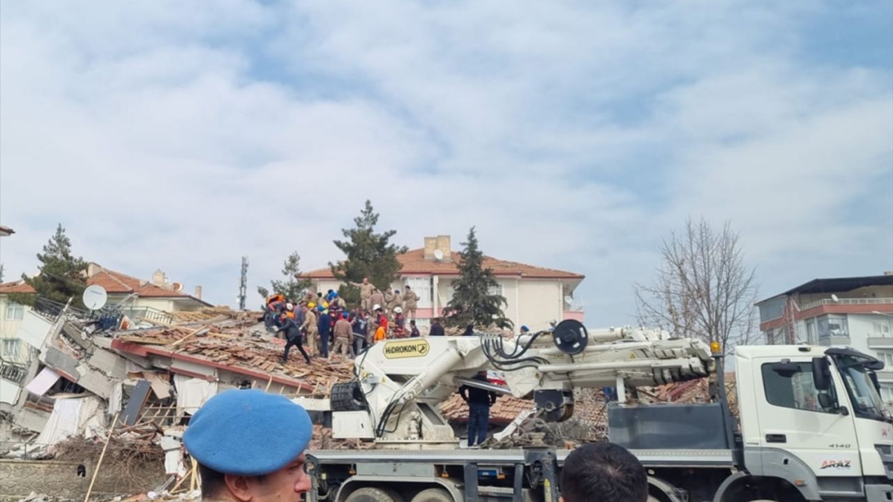 GÜNCELLEME 2 - Malatya'da 5,6 büyüklüğünde deprem