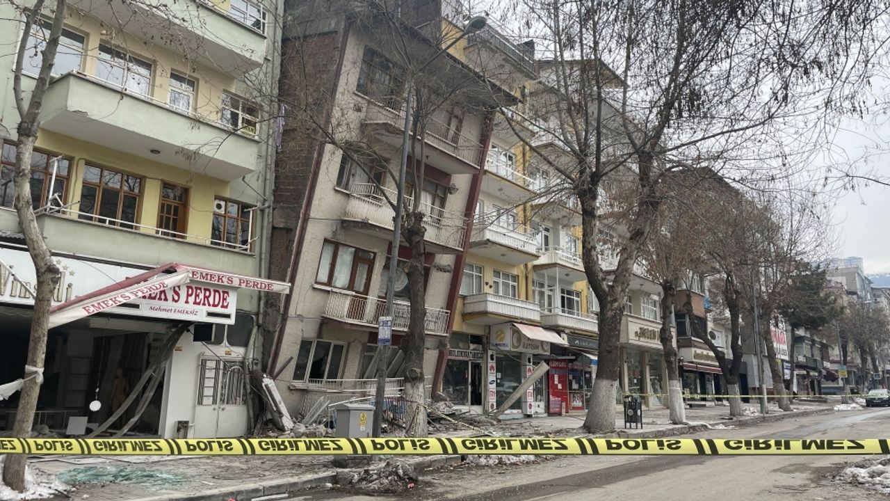GÜNCELLEME - Malatya'da 4,7 büyüklüğünde deprem