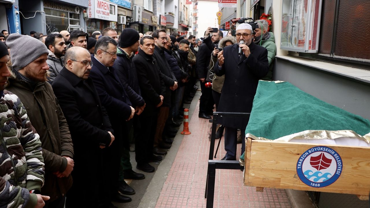 TRABZON - Depremde hayatını kaybeden Mücahit Akbayrak'ın cenazesi defnedildi