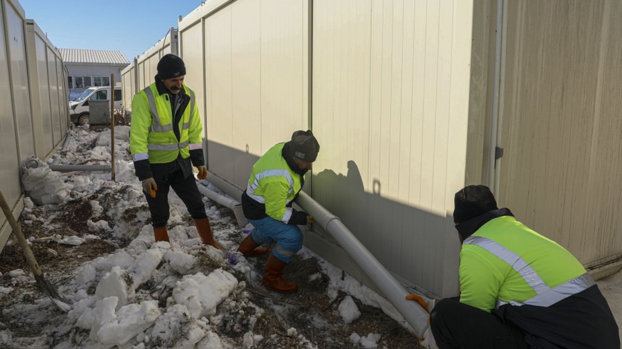 VASKİ deprem bölgesinde su ve alt yapı onarımına destek veriyor