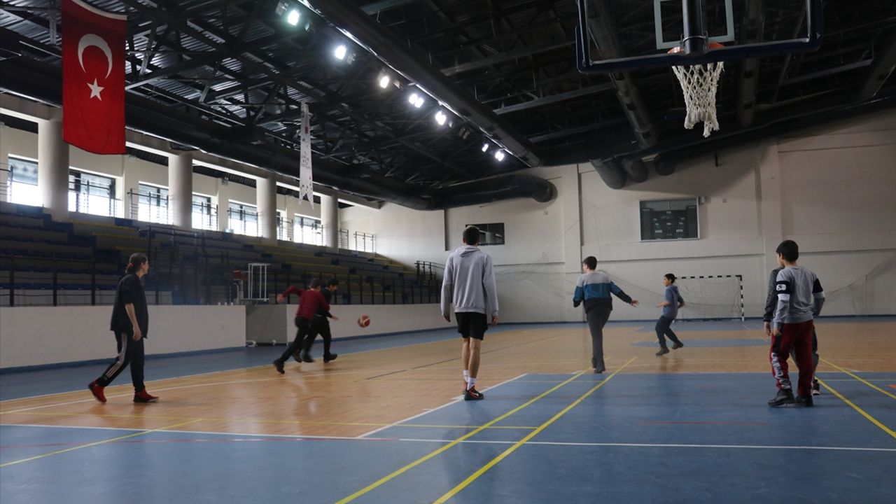 Ağrı'da misafir edilen depremzede çocuklar sportif etkinliklerle moral buluyor