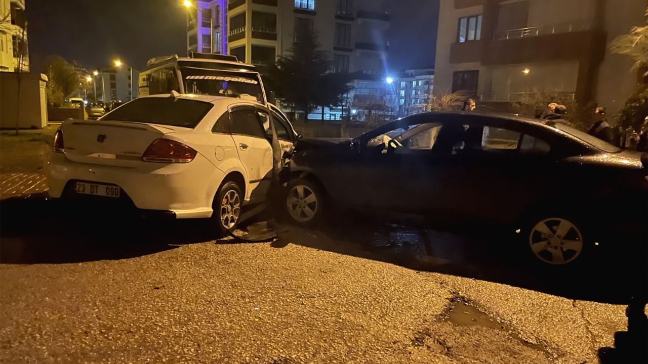 Elazığ’da iki otomobilin çarpıştığı kazada 7 kişi yaralandı
