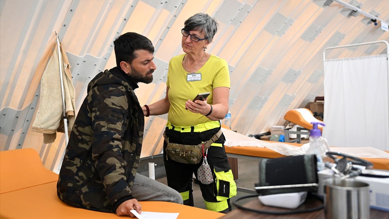 HATAY - Sağlık çalışanı Alman karı koca Hatay'da gönüllü hizmet veriyor