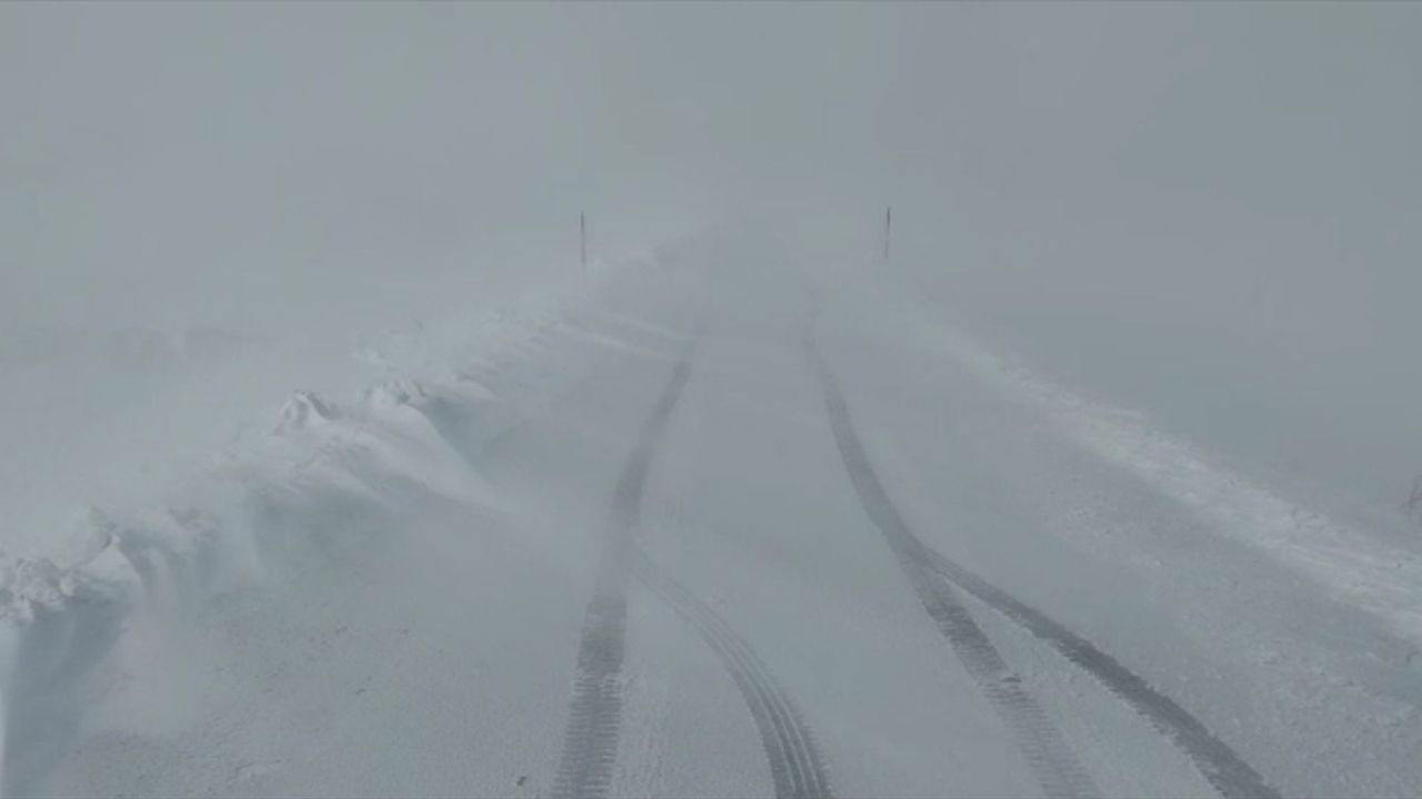 KARS - Kağızman-Ağrı kara yolu kar nedeniyle ulaşıma kapandı
