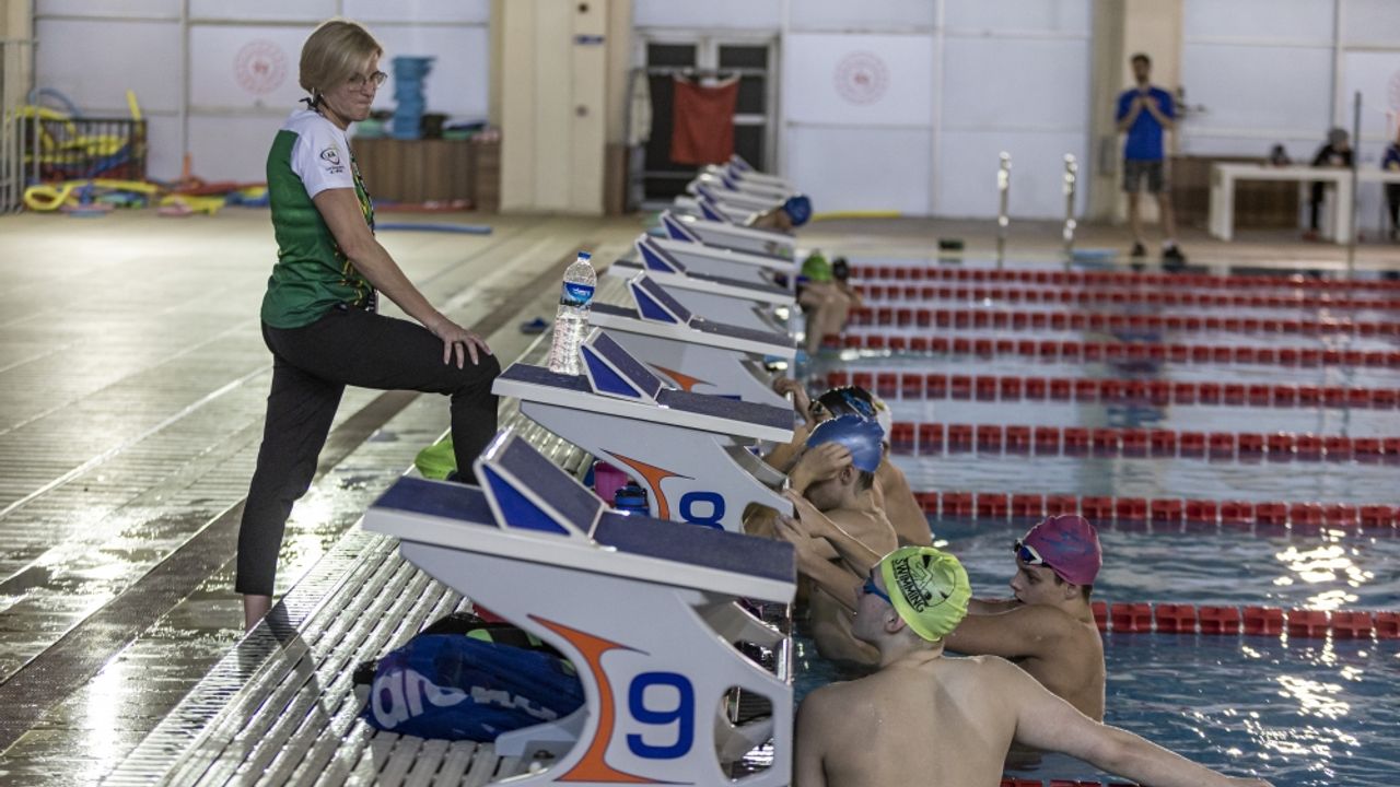 Litvanyalı genç yüzücüler, Avrupa Şampiyonası'na Erzurum'da hazırlanıyor