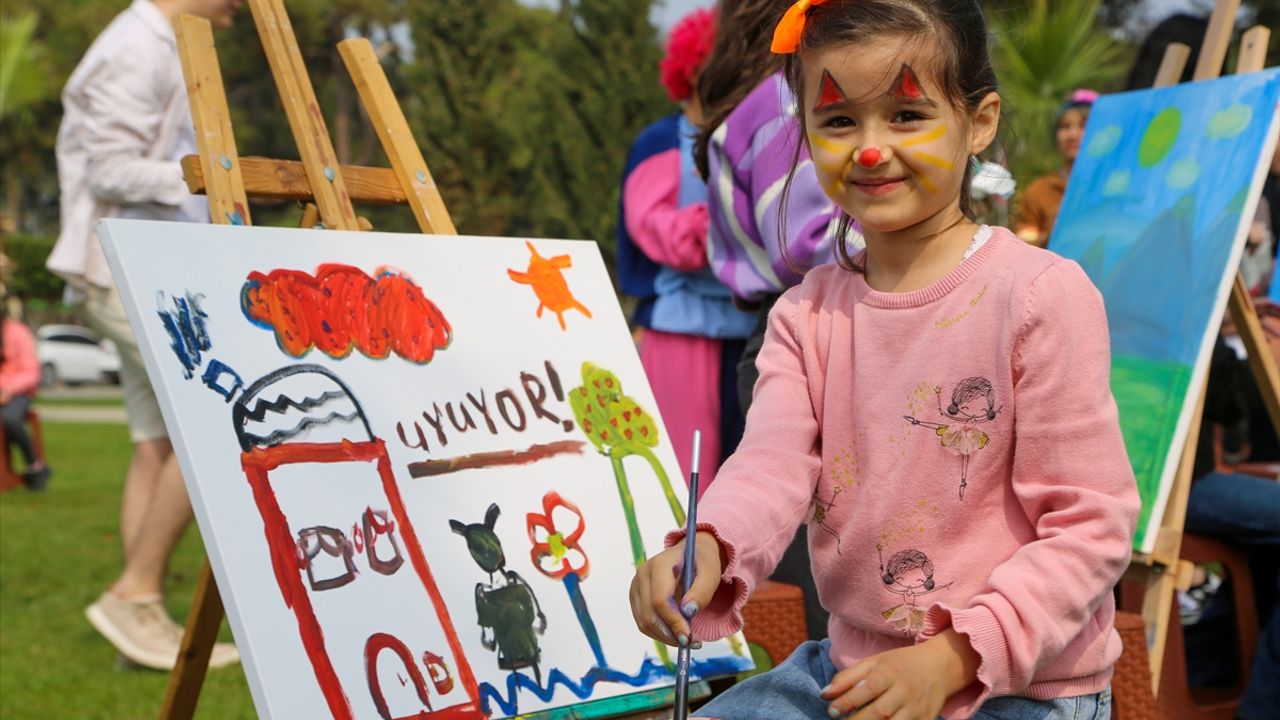 MERSİN - Depremzede çocuklara "Umudun Rengi Mavi Projesi"yle moral desteği