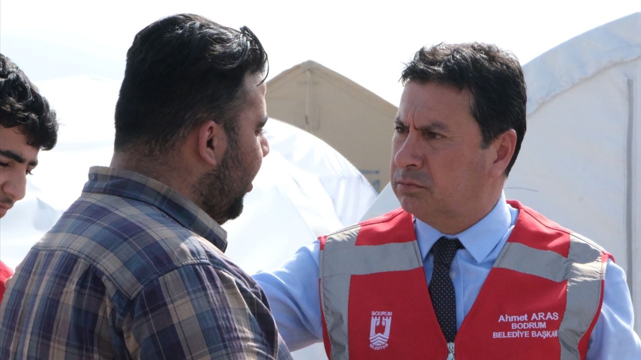 MUĞLA - Bodrum Belediye Başkanı Aras yeniden deprem bölgesine gitti