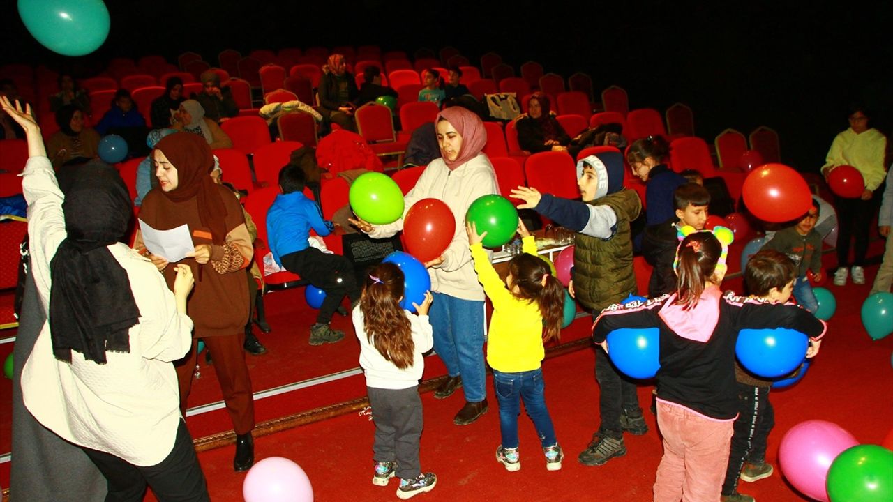 MUŞ - Malazgirt'e gelen depremzede çocuklar etkinliklerle eğlendi