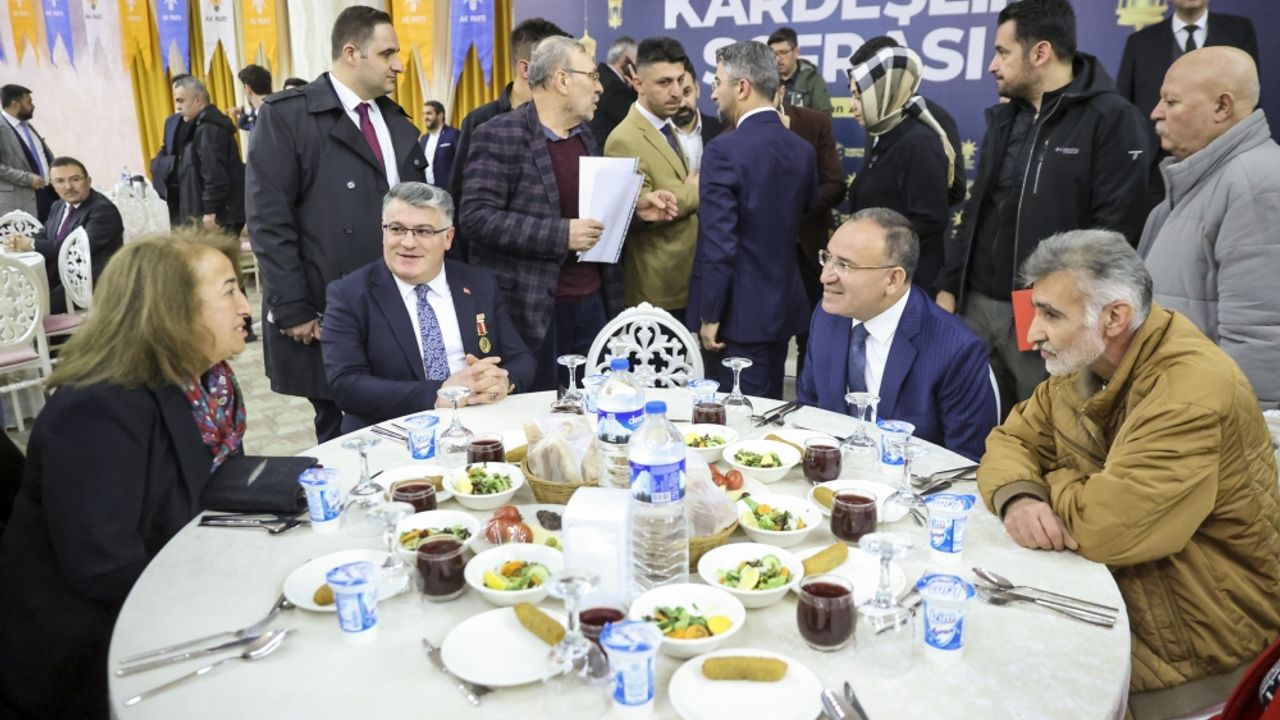 Adalet Bakanı Bozdağ, AK Parti Erzurum İl Başkanlığının iftarında konuştu: