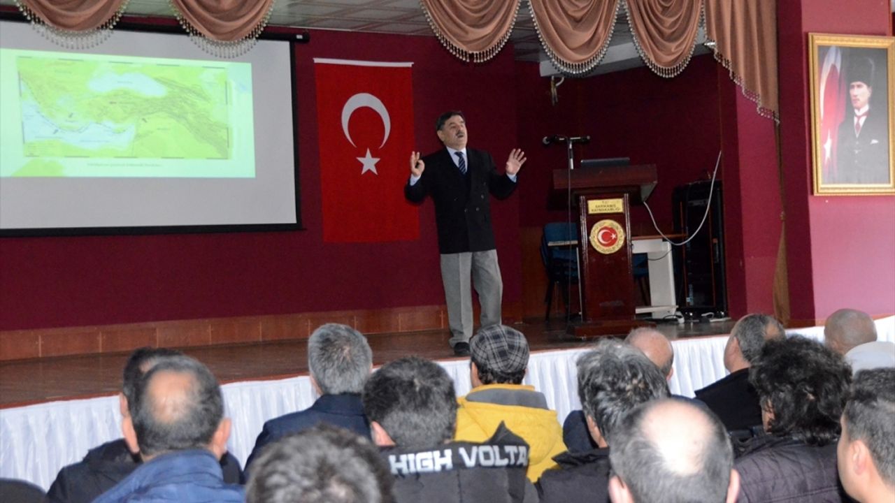 Kars'ta "Türkiye'de deprem gerçeği ve Sarıkamış'ın depremselliği" konferansı
