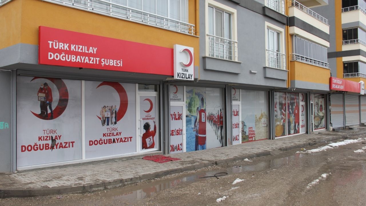 Türk Kızılay Doğubayazıt'ta günlük bin kişiye iftarlık veriyor
