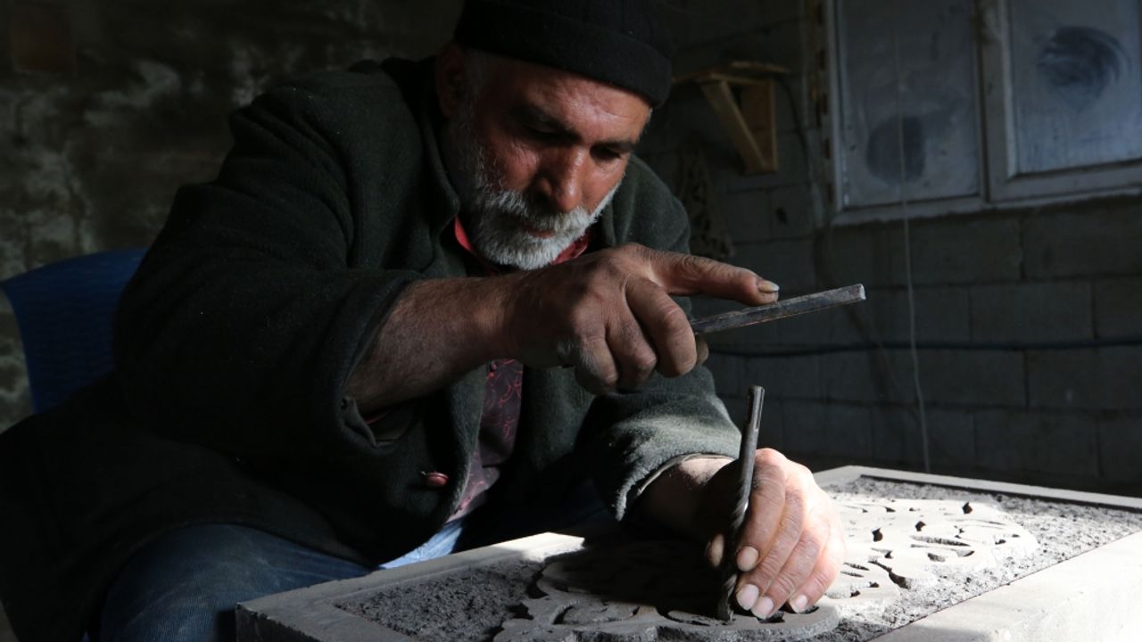 UNESCO listesine alınan "Ahlat Taş İşçiliği Geleneği" hünerli ellerle yaşatılıyor