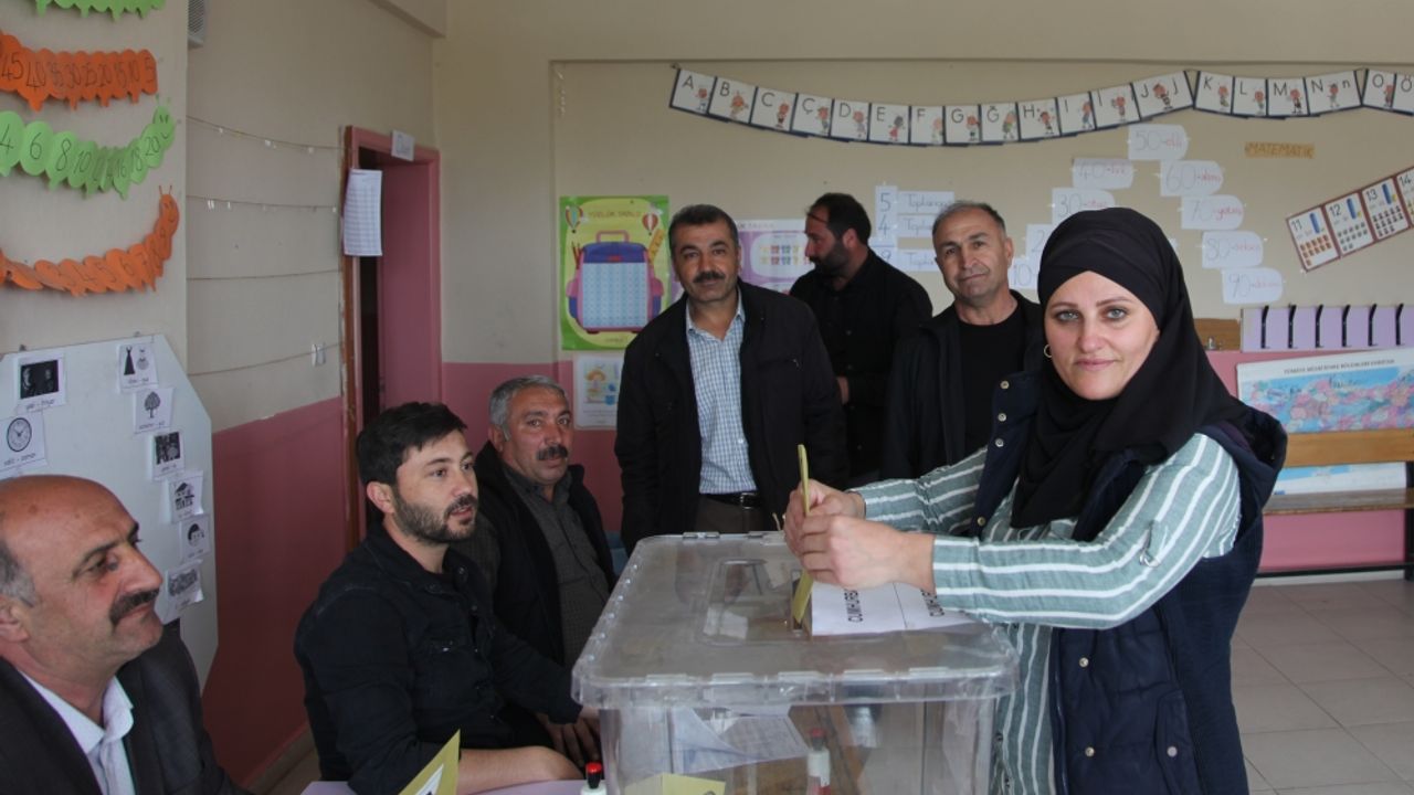 Ahlat'taki Ahıska Türkleri oy kullandı