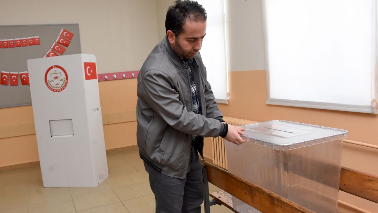 GÜNCELLEME - Erzurum ve Kars'ta oy kullanılacak okullarda hazırlıklar tamamlandı