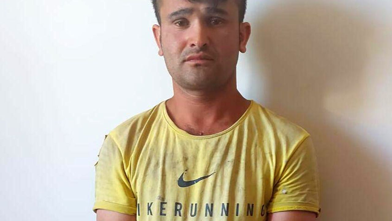 Bitlis'te "jandarma" yazılı gömlekle sosyal medyada paylaşım yapan düzensiz göçmen yakalandı