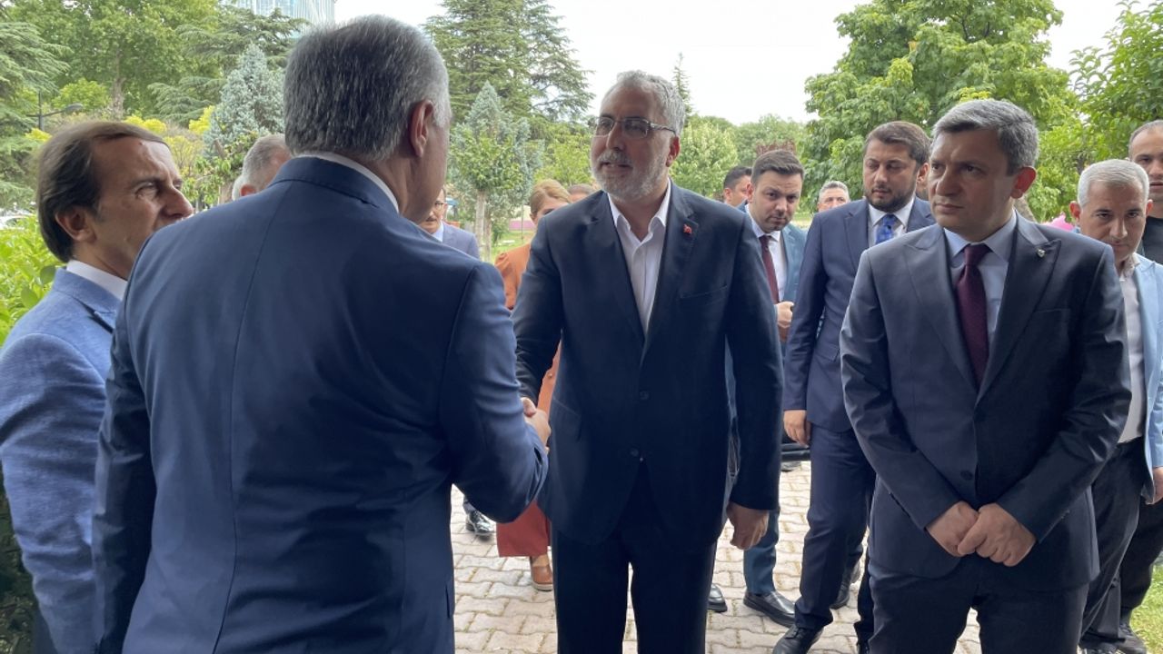 Çalışma ve Sosyal Güvenlik Bakanı Işıkhan, Malatya'da ziyaretlerde bulundu